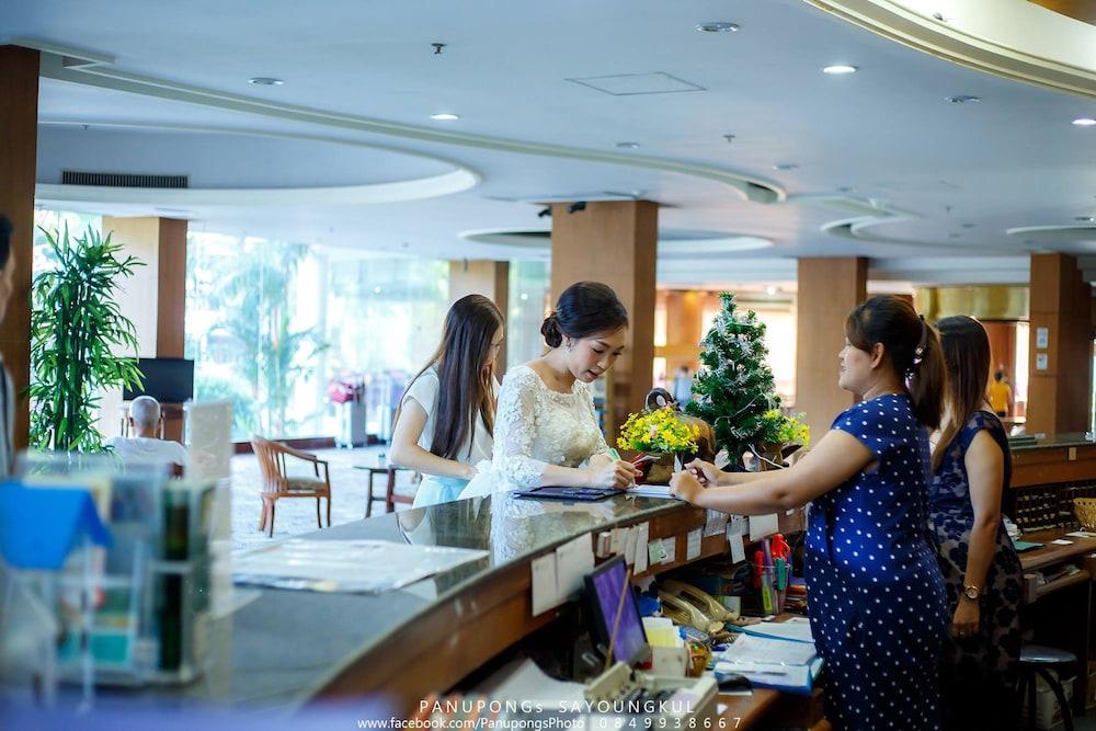 Wattana Park Hotel Trang Buitenkant foto