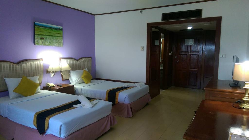 Wattana Park Hotel Trang Buitenkant foto