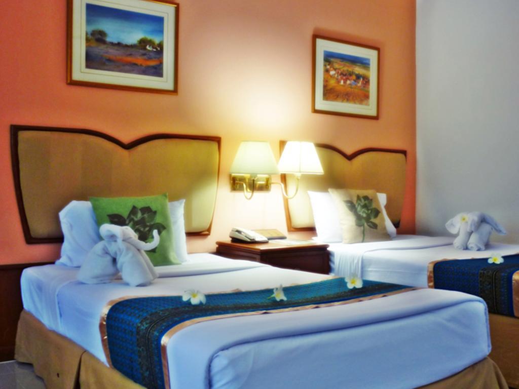 Wattana Park Hotel Trang Buitenkant foto