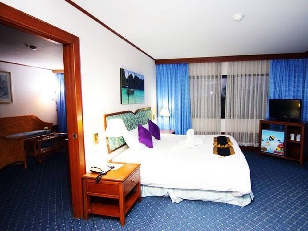 Wattana Park Hotel Trang Buitenkant foto