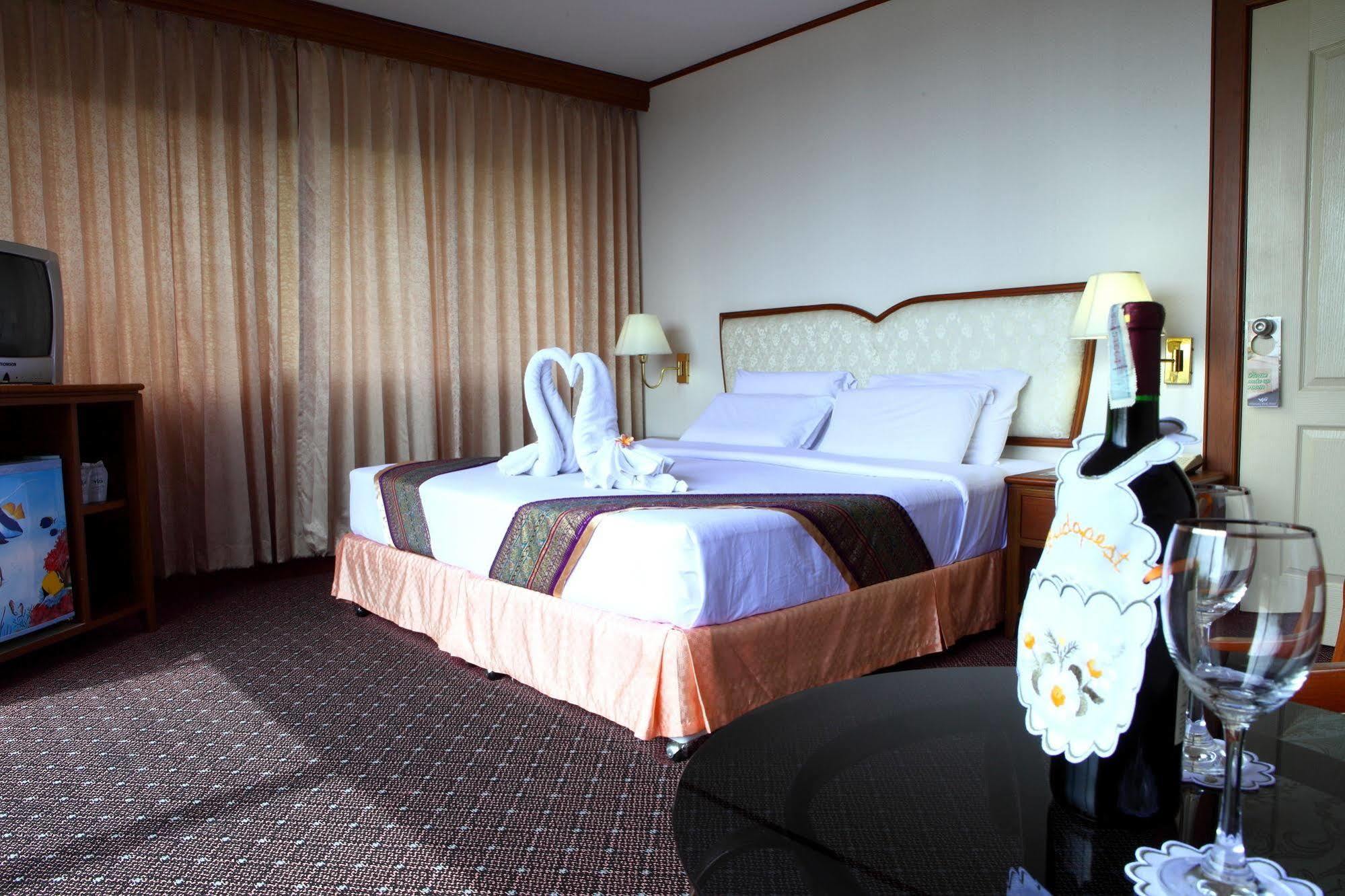 Wattana Park Hotel Trang Buitenkant foto